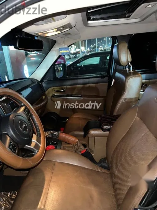 جيب شيروكي 2013 أسود مستعملة للبيع - 4