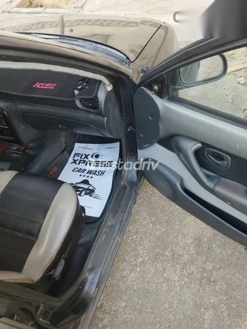 هيونداي اكسنت 2004 رمادي مستعملة للبيع - 9
