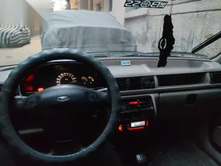 فورد فيستا 1996 أخضر مستعملة للبيع