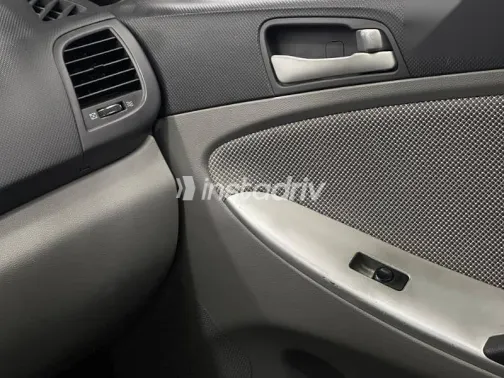 هيونداي اكسنت 2012 أزرق غامق مستعملة للبيع - 4