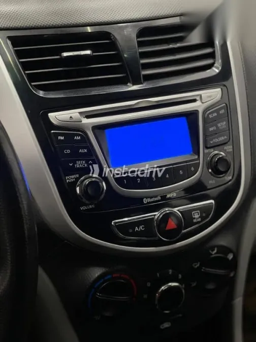 هيونداي اكسنت 2012 أزرق غامق مستعملة للبيع - 8