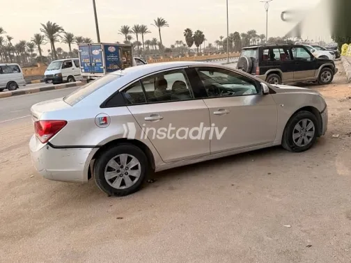 شيفروليه كروز 2010 فضي مستعملة للبيع - 2