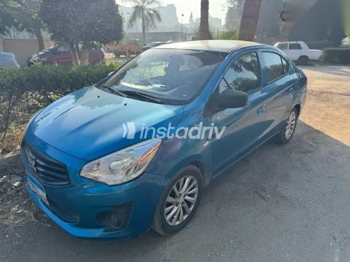 ميتسوبيشي اتراج 2014 أزرق غامق مستعملة للبيع - 2