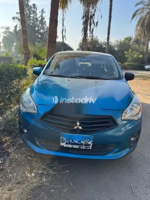 ميتسوبيشي اتراج 2014 أزرق غامق مستعملة للبيع - 4