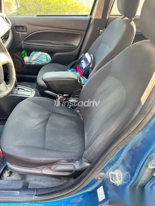 ميتسوبيشي اتراج 2014 أزرق غامق مستعملة للبيع - 8