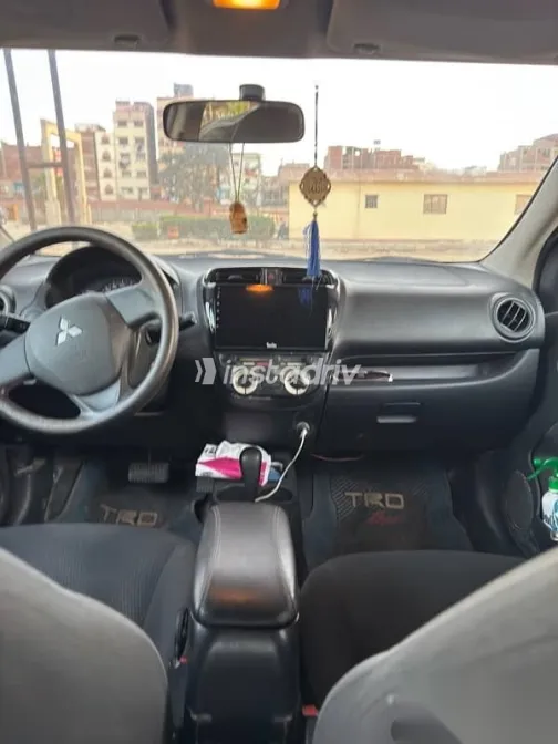 ميتسوبيشي اتراج 2014 أزرق غامق مستعملة للبيع - 9