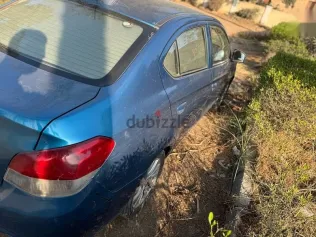 ميتسوبيشي اتراج 2014 أزرق غامق مستعملة للبيع