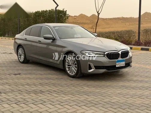 بي ام دبليو 520 2023 رمادي مستعملة للبيع - 1