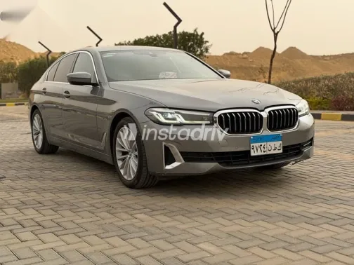 بي ام دبليو 520 2023 رمادي مستعملة للبيع - 2