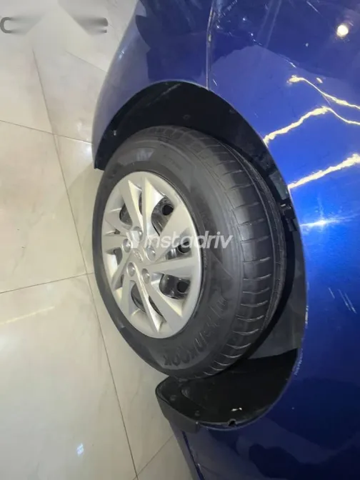 هيونداي إلنترا 2020 أزرق غامق مستعملة للبيع - 3