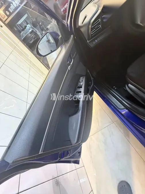 هيونداي إلنترا 2020 أزرق غامق مستعملة للبيع - 4