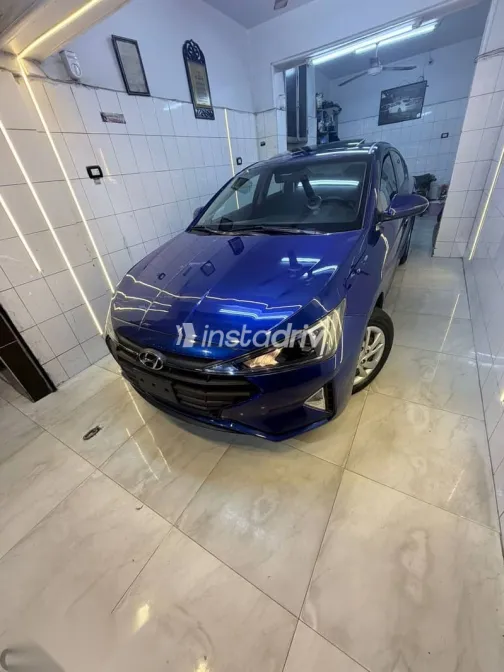 هيونداي إلنترا 2020 أزرق غامق مستعملة للبيع - 5