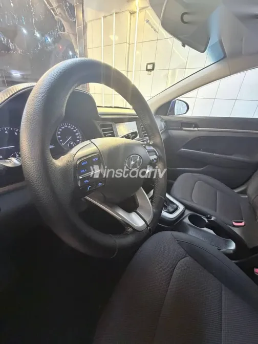 هيونداي إلنترا 2020 أزرق غامق مستعملة للبيع - 6