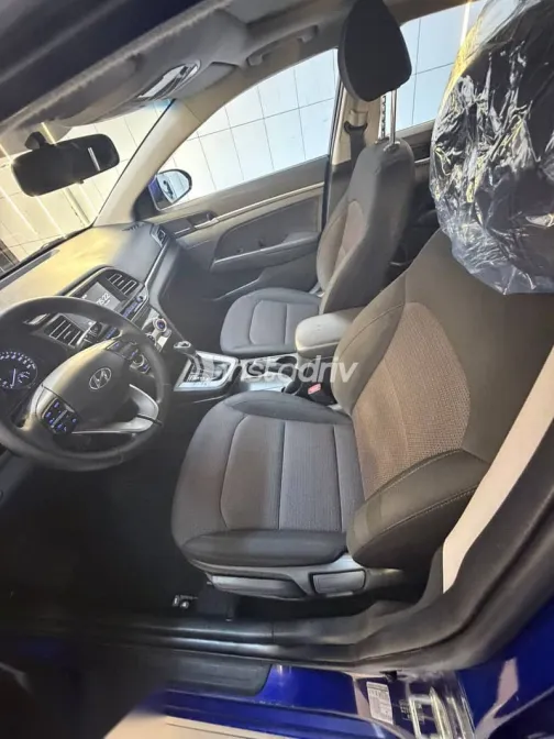 هيونداي إلنترا 2020 أزرق غامق مستعملة للبيع - 8