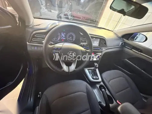 هيونداي إلنترا 2020 أزرق غامق مستعملة للبيع - 9