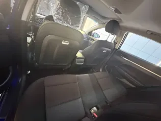 هيونداي إلنترا 2020 أزرق غامق مستعملة للبيع