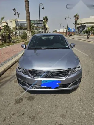 بيجو 301 2022 فضي مستعملة للبيع