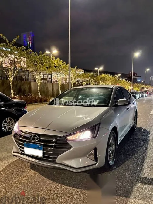 هيونداي إلنترا 2025 فضي مستعملة للبيع - 2
