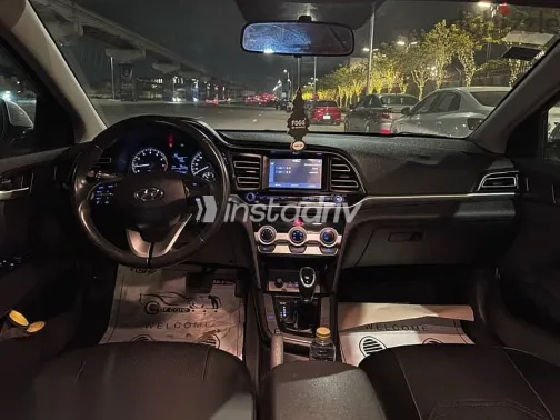 هيونداي إلنترا 2025 فضي مستعملة للبيع - 6