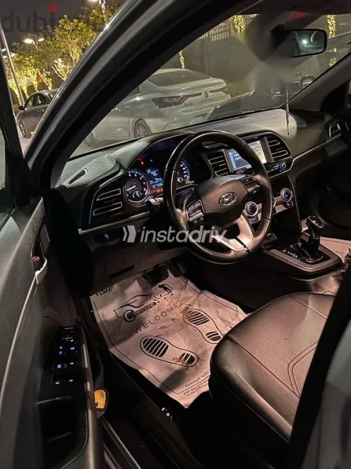 هيونداي إلنترا 2025 فضي مستعملة للبيع - 7