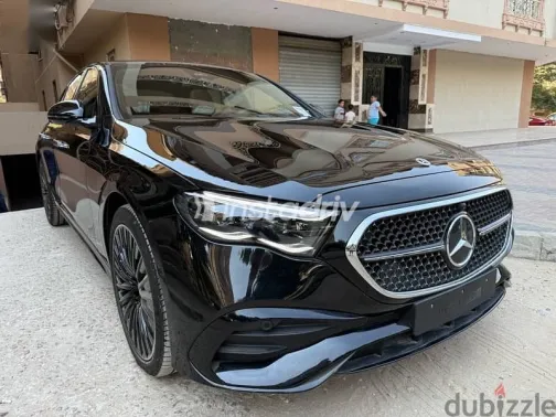 مرسيدس E 300 2025 أسود جديدة للبيع - 4