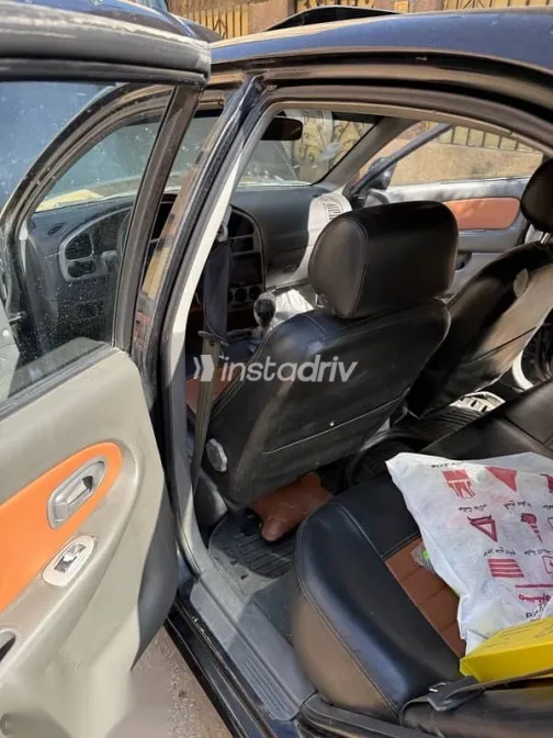 كيا سبكترا 2002 أسود مستعملة للبيع - 6