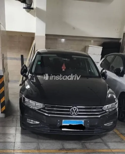 فولكس فاغن باسات 2021 رمادي مستعملة للبيع - 1