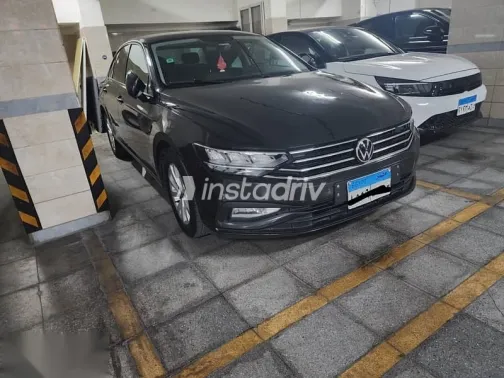 فولكس فاغن باسات 2021 رمادي مستعملة للبيع - 2