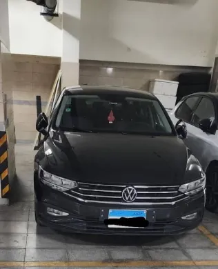 فولكس فاغن باسات 2021 رمادي مستعملة للبيع