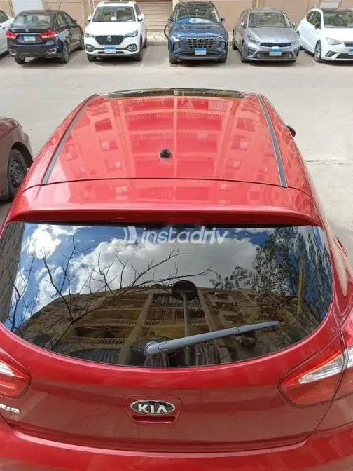 كيا ريو 2015 أحمر مستعملة للبيع - 2