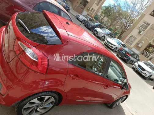 كيا ريو 2015 أحمر مستعملة للبيع - 4