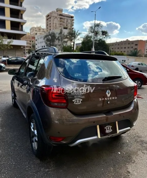 Renault Sandero Step Way 2019 Brown Used for Sale - 4