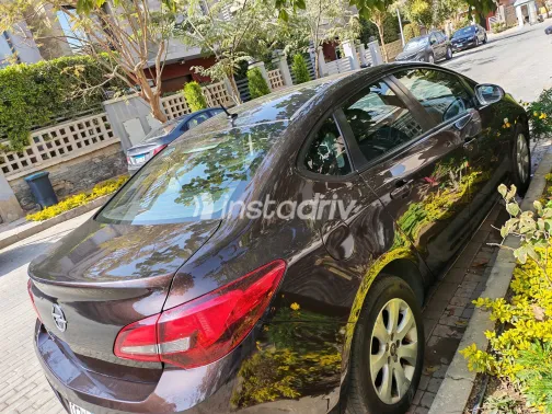 اوبل أسترا 2016 أبيض مستعملة للبيع - 1