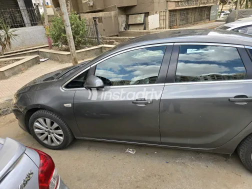 اوبل أسترا 2017 أبيض مستعملة للبيع - 2