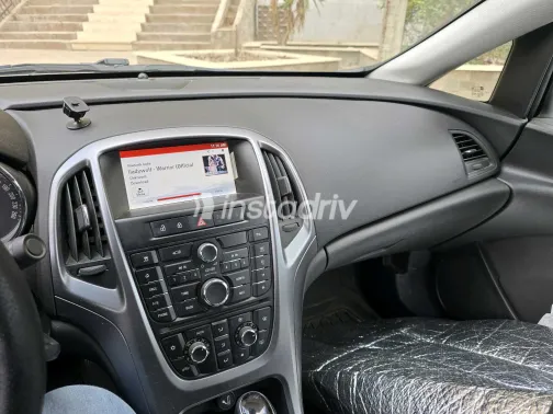 اوبل أسترا 2017 أبيض مستعملة للبيع - 3