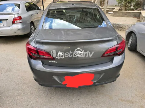 اوبل أسترا 2017 أبيض مستعملة للبيع - 4