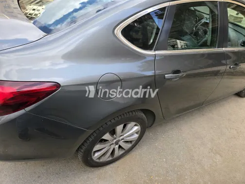 اوبل أسترا 2017 أبيض مستعملة للبيع - 7