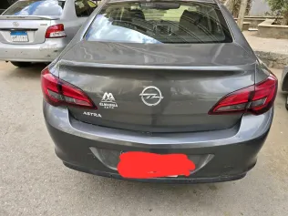 اوبل أسترا 2017 أبيض مستعملة للبيع