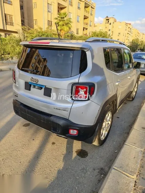 Jeep Renegade 2016 Silver Used for Sale - 3
