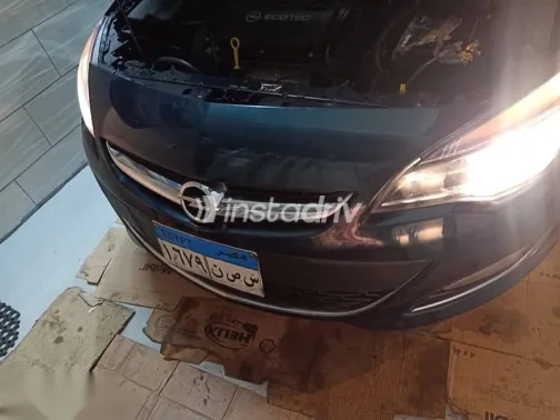 اوبل أسترا 2015 أزرق غامق مستعملة للبيع - 2