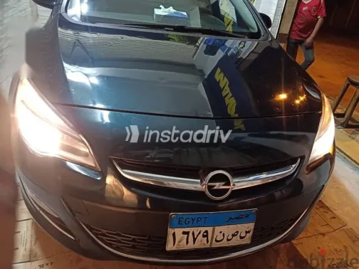 اوبل أسترا 2015 أزرق غامق مستعملة للبيع - 3