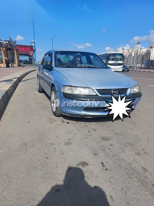 اوبل فيكترا 2000 أزرق غامق مستعملة للبيع - 1