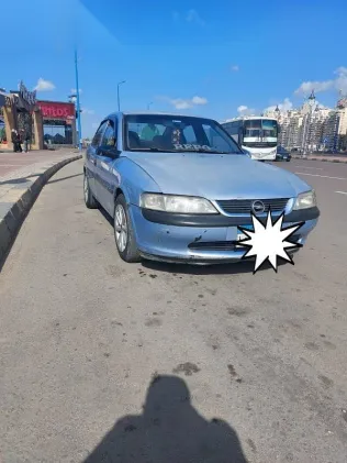 اوبل فيكترا 2000 أزرق غامق مستعملة للبيع