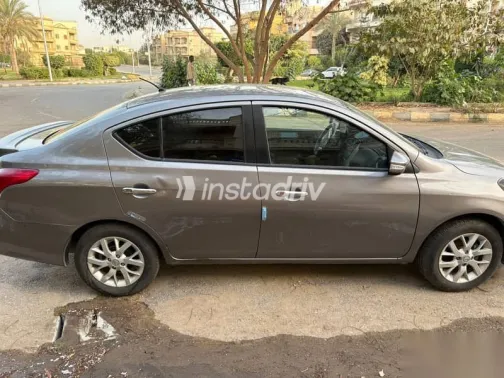 نيسان صنى 2021 رمادي مستعملة للبيع - 3