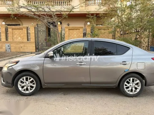 نيسان صنى 2021 رمادي مستعملة للبيع - 4