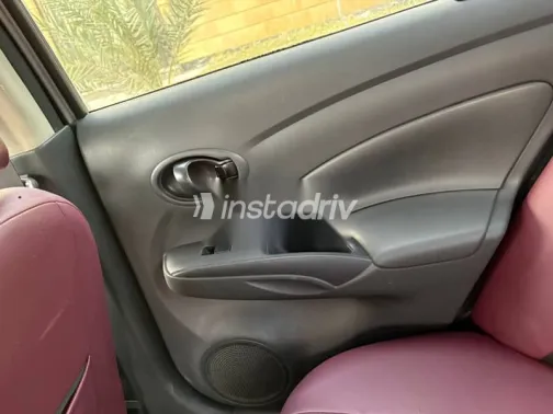 نيسان صنى 2021 رمادي مستعملة للبيع - 7