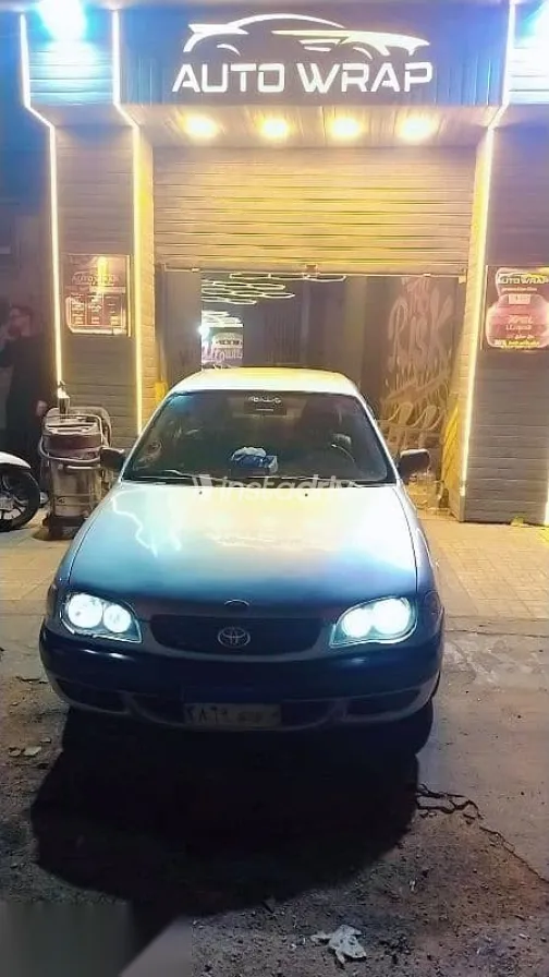 تويوتا كورولا 1998 فضي مستعملة للبيع - 3