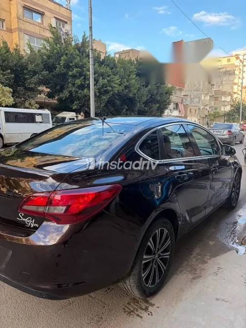 اوبل أسترا 2017 بني مستعملة للبيع - 3