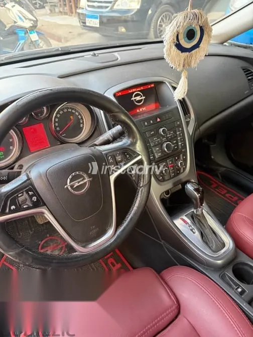 اوبل أسترا 2017 بني مستعملة للبيع - 5