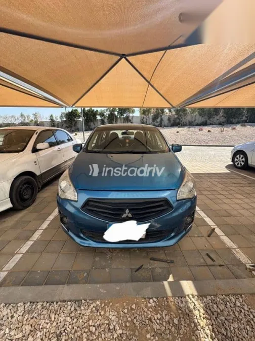 ميتسوبيشي اتراج 2014 أزرق غامق مستعملة للبيع - 2